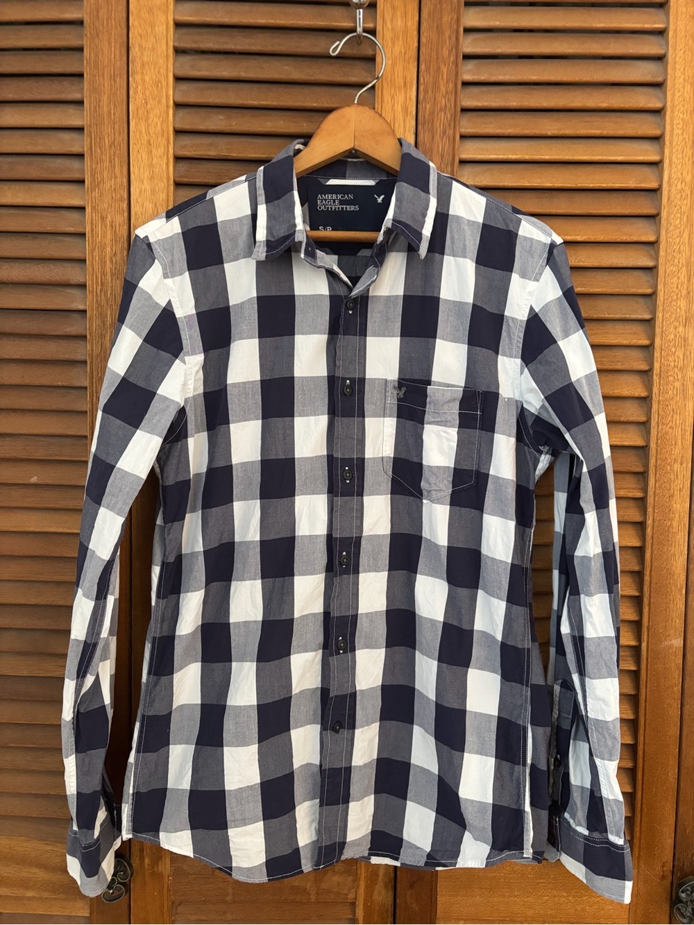 American Eagle Outfitters Navy and White Checkered Button-Down Shirt size small